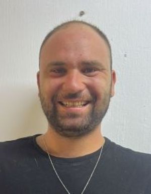צח